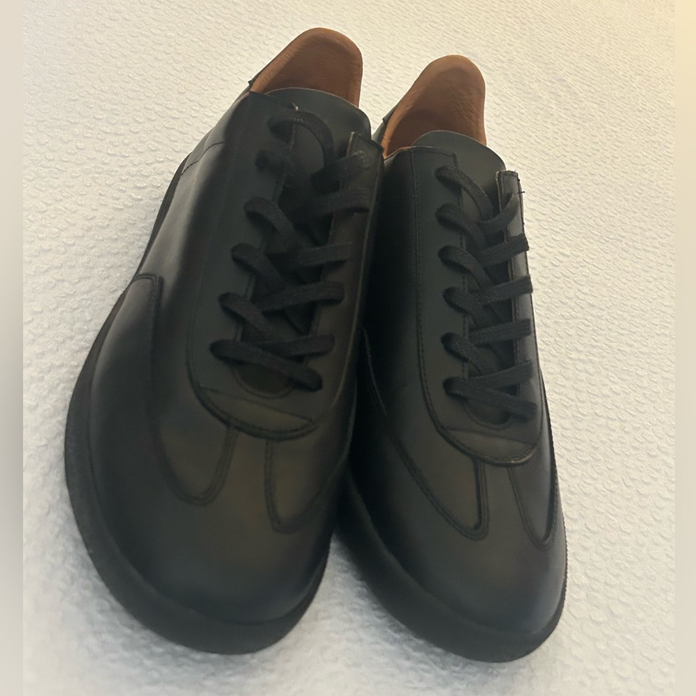 Black Leather Beckett Simonon Rivera Trainer